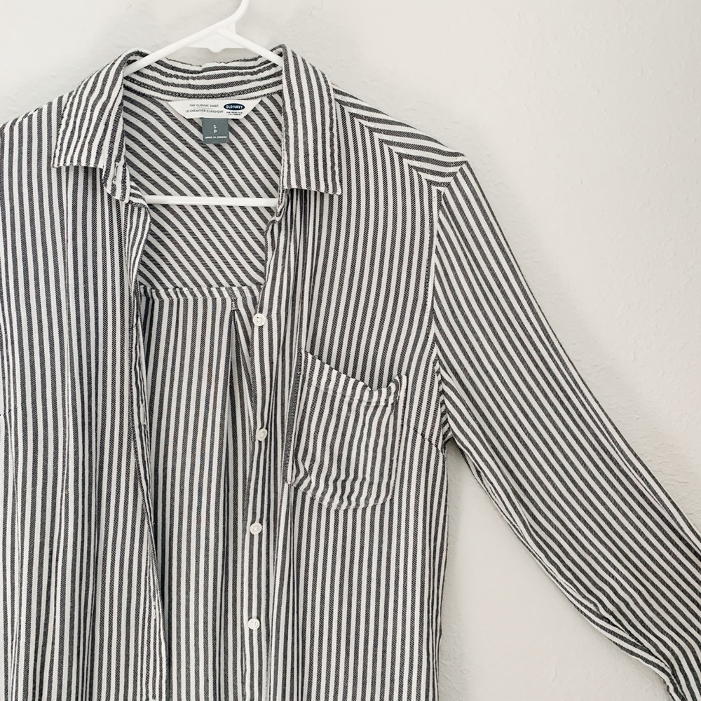 Old Navy // Button Down - image 1